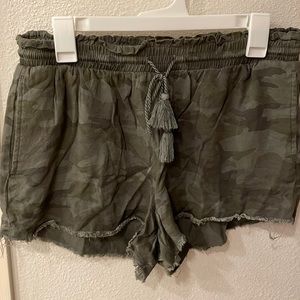 Knox Rose camo shorts medium